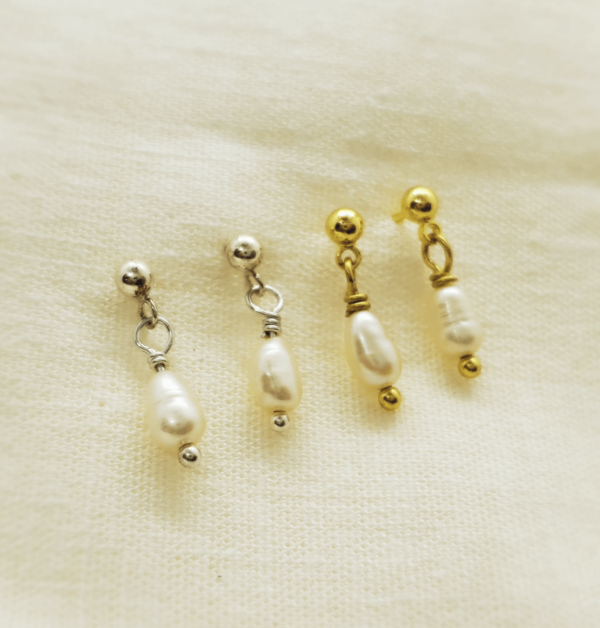 mini pearl stud earrings