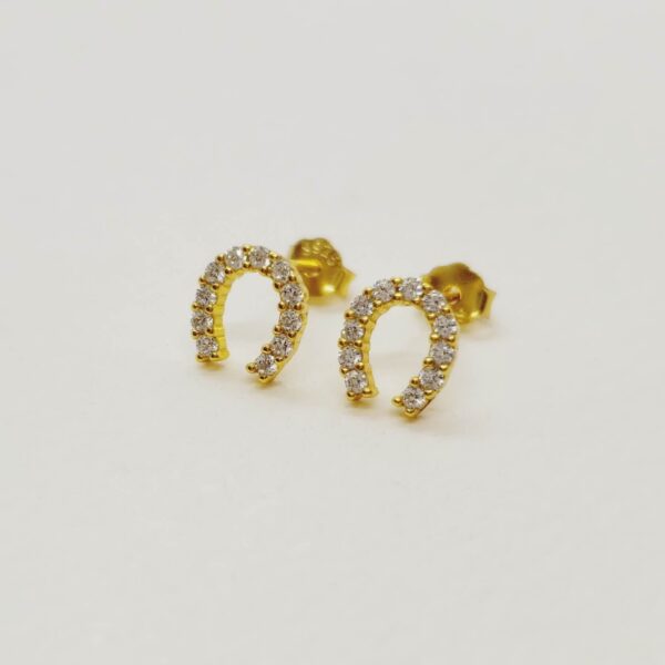 Tiny horeshoe earrings in gold vermeil