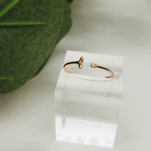 Rose gold Tiny whale tail ring